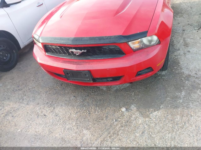 43749299 :رقم المزاد ، 1ZVBP8AN5A5170627 vin ، 2010 Ford Mustang V6/v6 Premium مزاد بيع