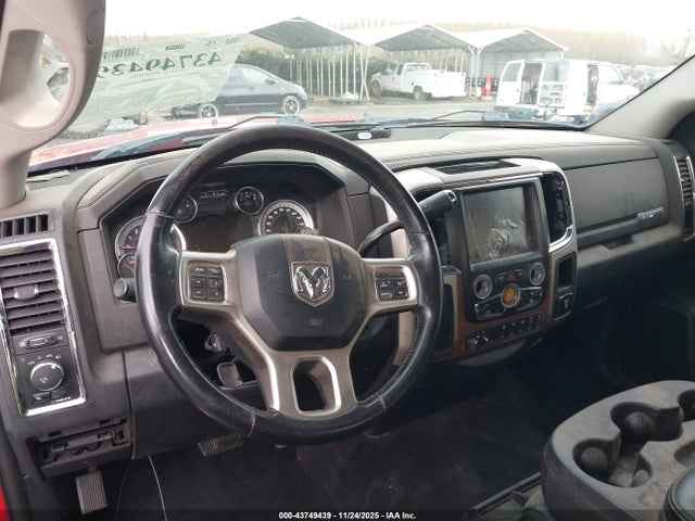 3C6UR5FL4HG667996 RAM 2500 Laramie 4x4 6&#039;4 Box