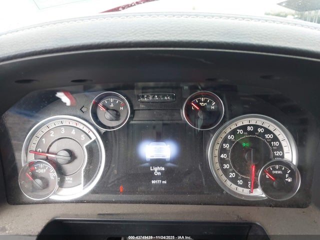 3C6UR5FL4HG667996 RAM 2500 Laramie 4x4 6&#039;4 Box