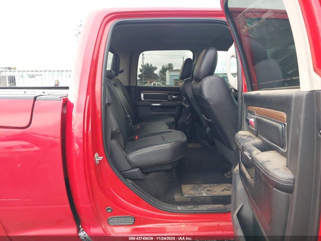 3C6UR5FL4HG667996 RAM 2500 Laramie 4x4 6&#039;4 Box