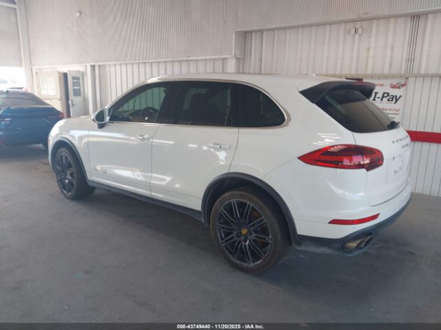 2016 PORSCHE CAYENNE WP1AB2A25GLA95396 Photo 2