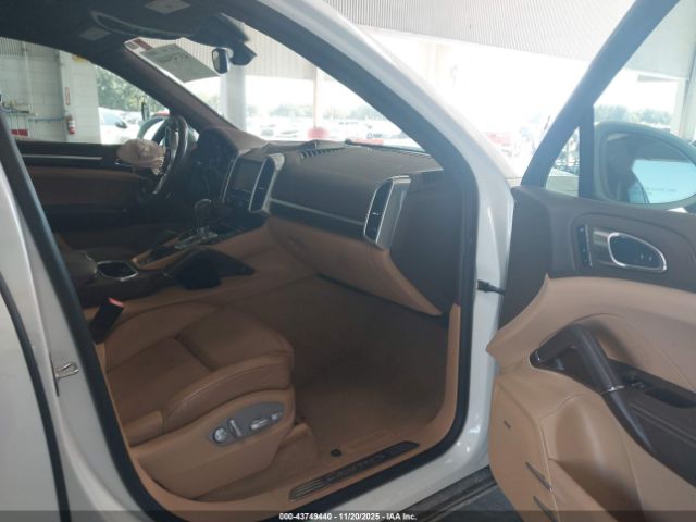 2016 PORSCHE CAYENNE WP1AB2A25GLA95396 Photo 4