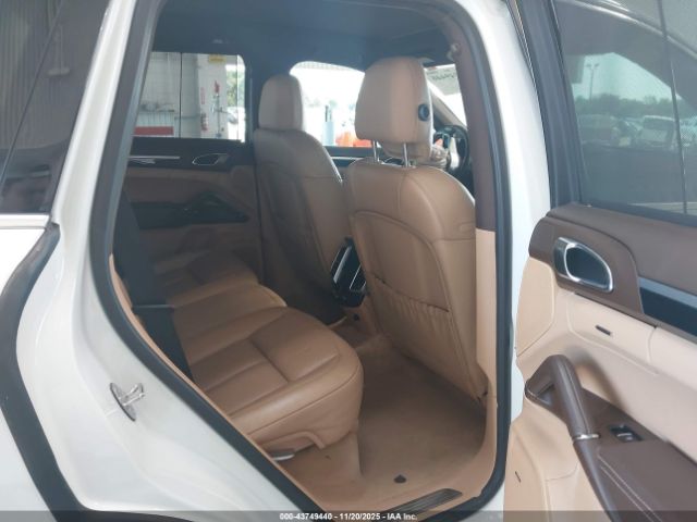 2016 PORSCHE CAYENNE WP1AB2A25GLA95396 Photo 7