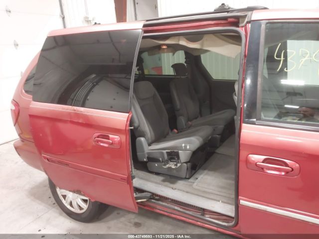 2005 CHRYSLER TOWN & COUNTRY 2C4GP54L65R103271 Photo 7