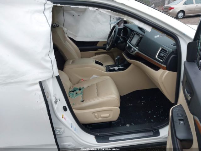 2019 TOYOTA HIGHLANDER 5TDDZRFH5KS746744 Photo 4