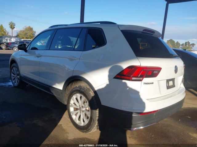 2018 VOLKSWAGEN TIGUAN 3VV0B7AXXJM016897 Photo 2