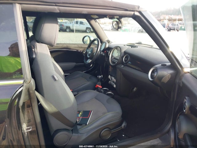 2010 MINI COOPER S WMWMS3C51ATY50740 Photo 4