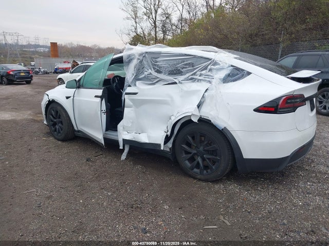 2023 TESLA MODEL X 7SAXCAE5XPF399725 Photo 2