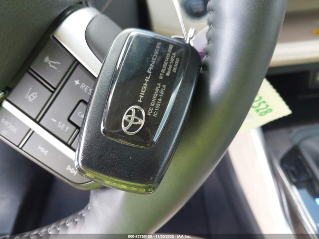 Toyota Highlander Limited 2023 5TDKDRAH2PS027794 Image 11