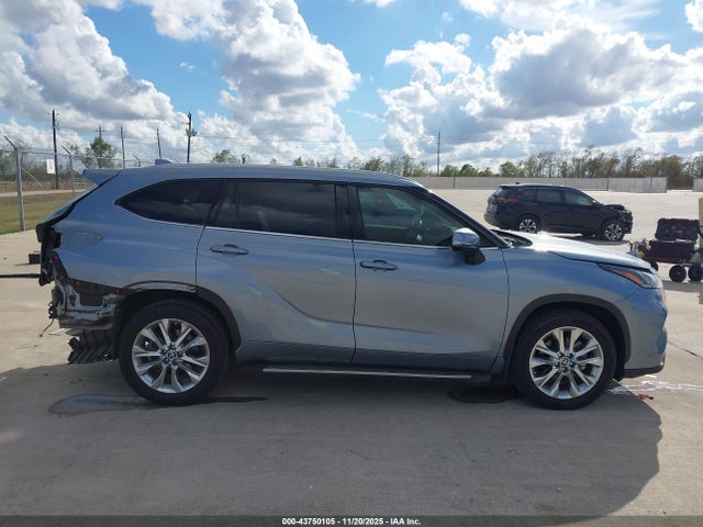 Toyota Highlander Limited 2023 5TDKDRAH2PS027794 Image 13