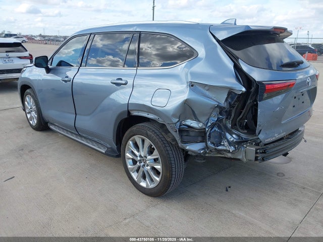 Toyota Highlander Limited 2023 5TDKDRAH2PS027794 Image 3