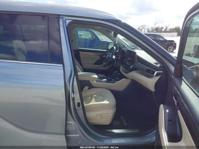 Toyota Highlander Limited 2023 5TDKDRAH2PS027794 Image 5