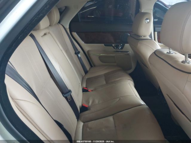 2019 JAGUAR XJ SAJWA1C74K8W19759 Photo 7