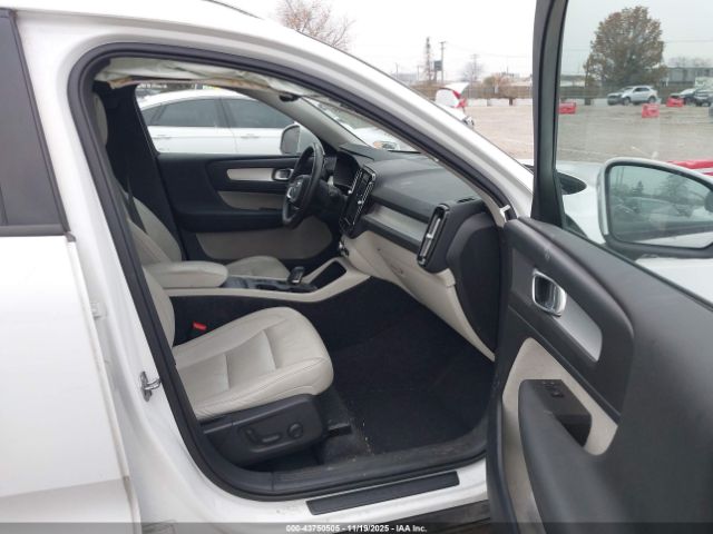 2019 VOLVO XC40 YV4162UK7K2101924 Photo 4