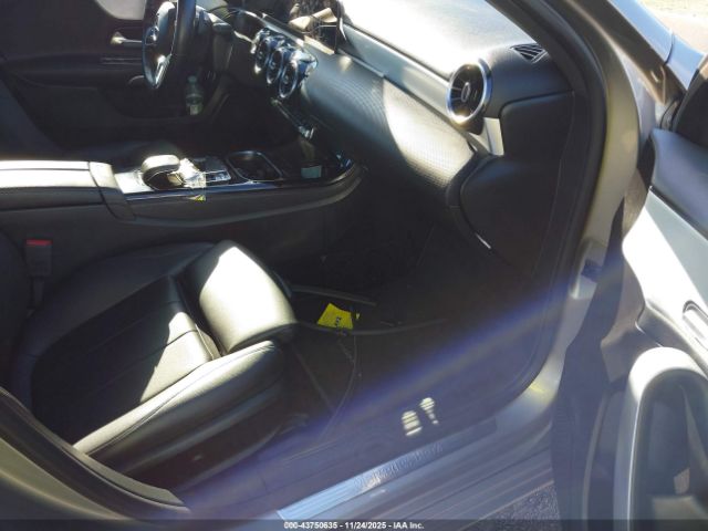 2019 MERCEDES-BENZ A 220 WDD3G4EB8KW019203 Photo 4