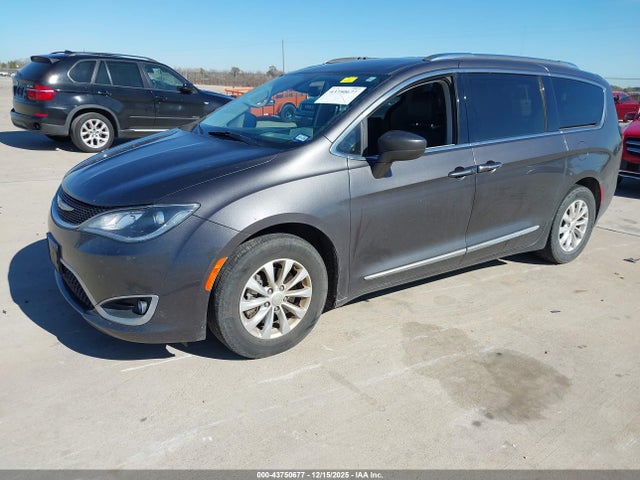 Chrysler Pacifica Touring L 2019 2C4RC1BG3KR704703 Image 2