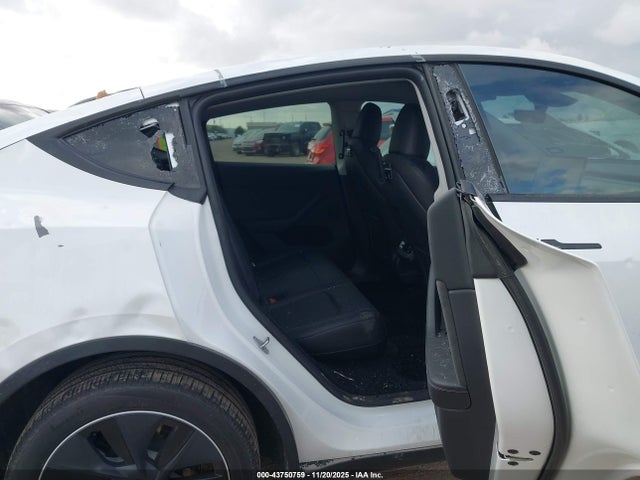 2024 TESLA MODEL Y 7SAYGDEE7RA280301 Photo 7