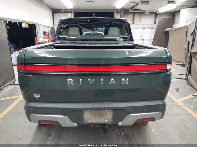 Rivian R1t Adventure 2022 7FCTGAAA8NN008650 Image 16