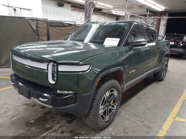 Rivian R1t Adventure 2022 7FCTGAAA8NN008650 Image 2