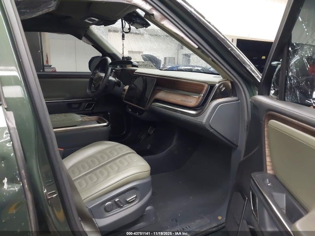 Rivian R1t Adventure 2022 7FCTGAAA8NN008650 Image 5