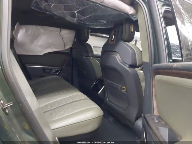 Rivian R1t Adventure 2022 7FCTGAAA8NN008650 Image 8