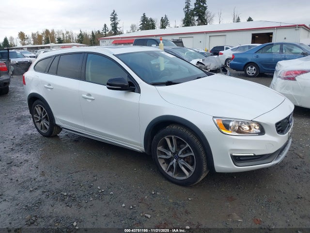 2016 VOLVO V60 CROSS COUNTRY YV4612HK2G1015884