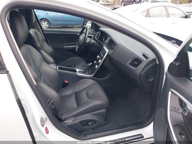 YV4612HK2G1015884 Volvo V60 Cross Country T5