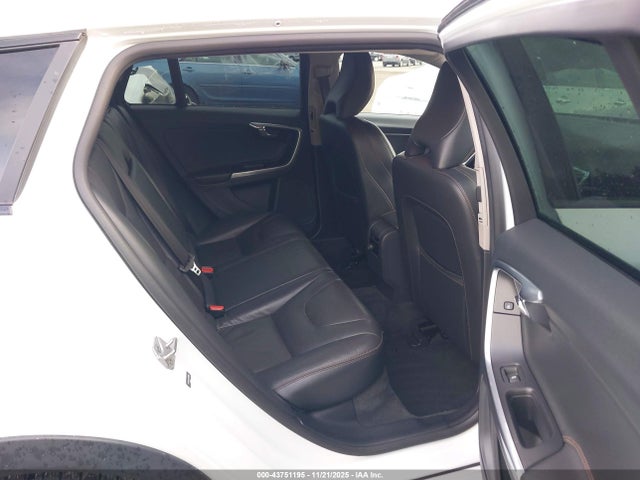 YV4612HK2G1015884 Volvo V60 Cross Country T5