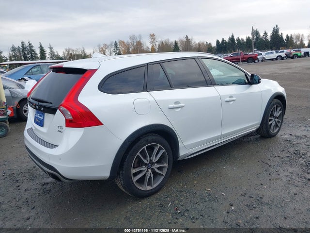 2016 VOLVO V60 CROSS COUNTRY YV4612HK2G1015884 Photo 3