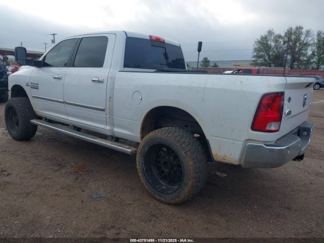 2017 RAM 2500 3C6UR5DLXHG685261 Photo 2