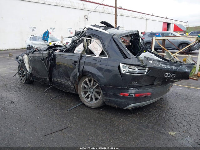 2017 AUDI Q7 WA1LAAF74HD016253 Photo 2