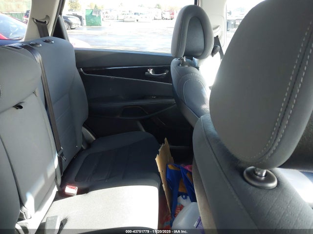 5XYPGDA56GG147598 KIA Sorento 3.3l Lx