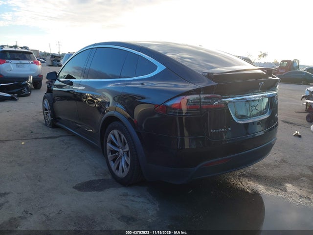 2016 TESLA MODEL X 5YJXCAE25GF004272 Photo 2
