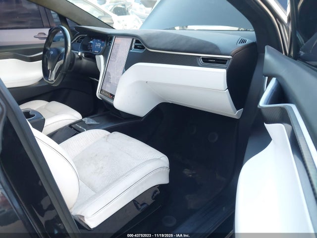 2016 TESLA MODEL X 5YJXCAE25GF004272 Photo 4