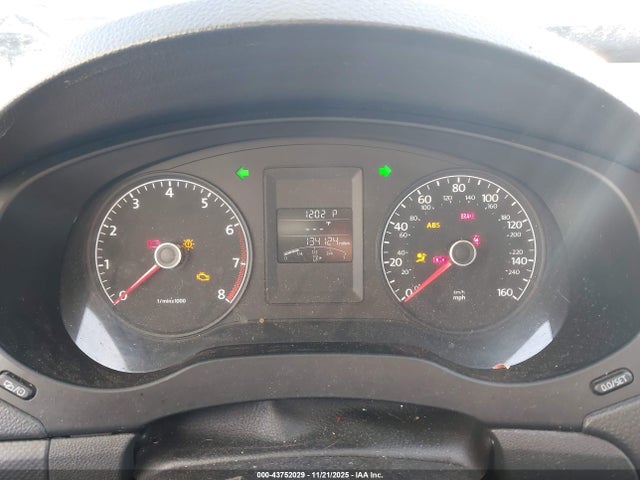 3VW2K7AJ0EM405442 Volkswagen Jetta 2.0l S