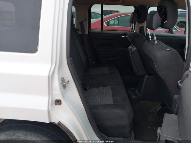 1C4NJPBA8GD732560 Jeep Patriot Sport