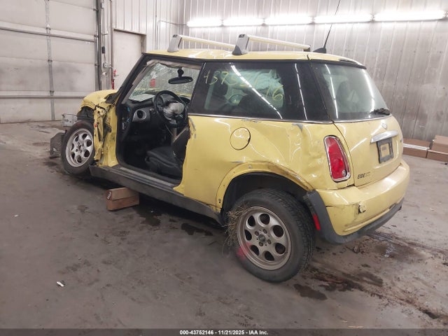 2005 MINI COOPER WMWRC33545TJ71991 Photo 2