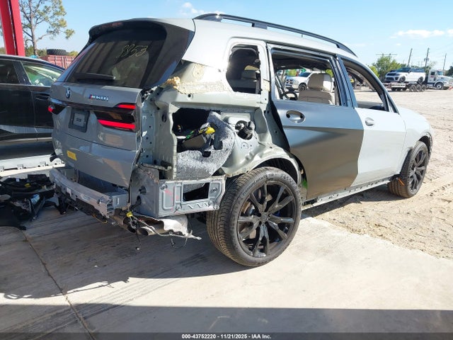 2024 BMW X7 5UX33EM00R9V47434 Photo 3