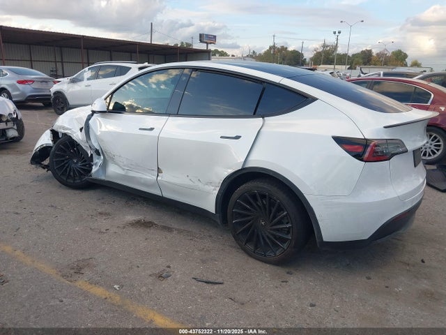 2020 TESLA MODEL Y 5YJYGDEE8LF006810 Photo 2