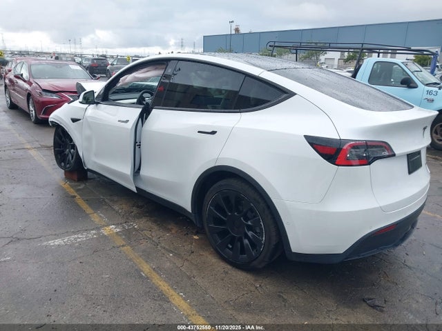 2021 TESLA MODEL Y 5YJYGDEE4MF081036 Photo 2