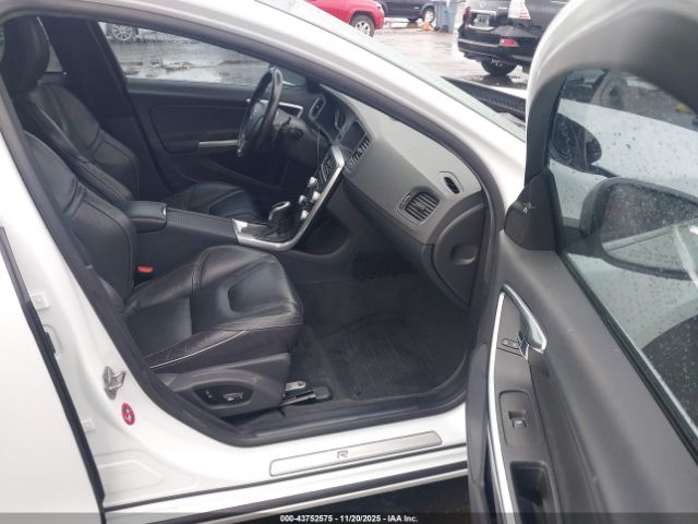2017 VOLVO V60 YV149MSS6H1354604 Photo 4