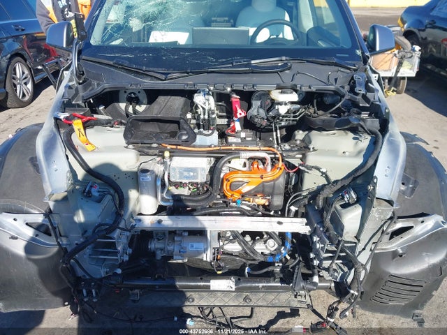 2025 TESLA MODEL Y 7SAYGDEEXSF265767 Photo 9