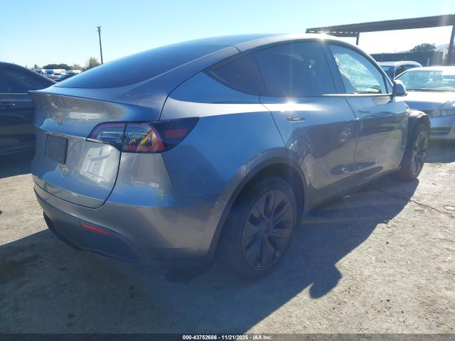 2025 TESLA MODEL Y 7SAYGDEEXSF265767 Photo 3