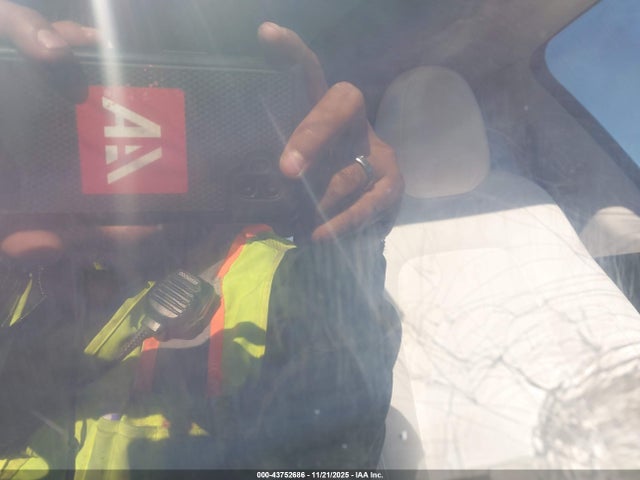 2025 TESLA MODEL Y 7SAYGDEEXSF265767 Photo 6