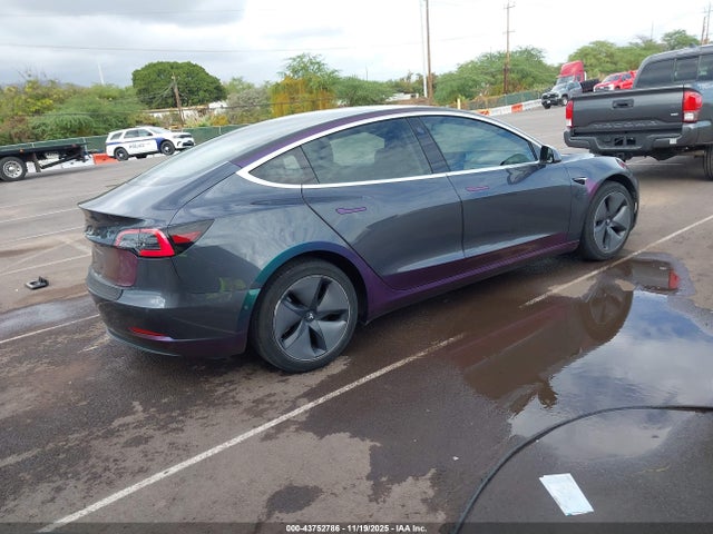 2018 TESLA MODEL 3 5YJ3E1EA4JF077513 Photo 3