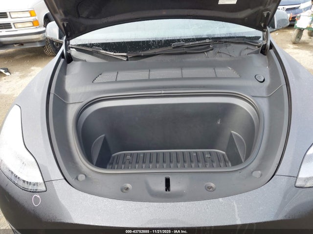 2025 TESLA MODEL Y 7SAYGDEE5SF278815 Photo 9