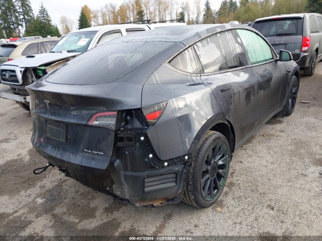 2025 TESLA MODEL Y 7SAYGDEE5SF278815 Photo 3