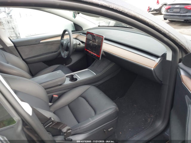 2025 TESLA MODEL Y 7SAYGDEE5SF278815 Photo 4