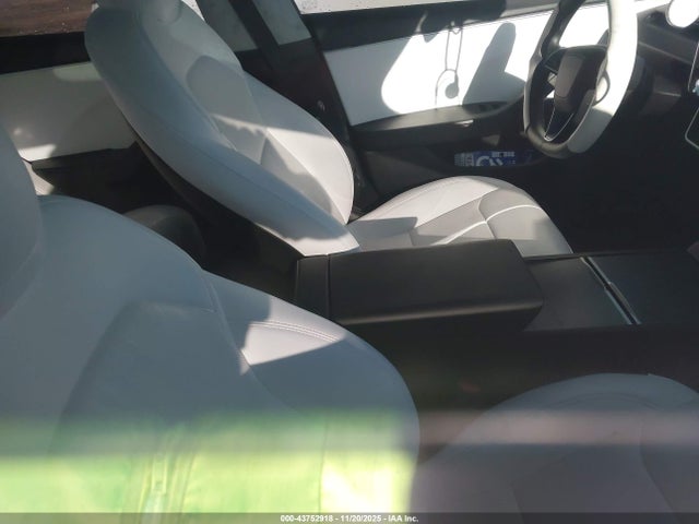 2025 TESLA MODEL 3 5YJ3E1EA0SF882233 Photo 4