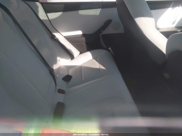 2025 TESLA MODEL 3 5YJ3E1EA0SF882233 Photo 7